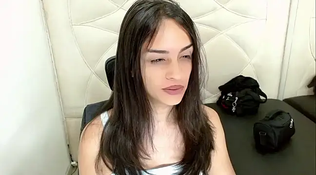 Snapshot of Dollbehavior_ chatting on December 17, 2024, 9:28 am Dollbehavior online show from December 17, 2024, 9:28 am