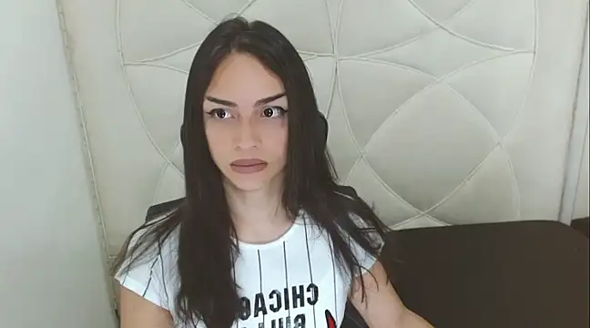 Snapshot of Dollbehavior_ chatting on December 22, 2024, 8:05 am Dollbehavior online show from December 22, 2024, 8:05 am