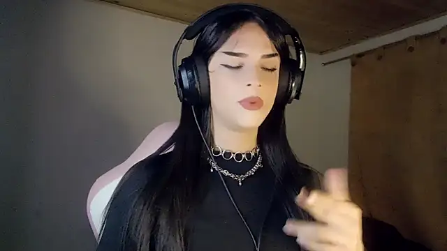 Snapshot of Dollbehavior_ chatting on February 2, 2026, 2:21 am Dollbehavior online show from February 2, 2026, 2:21 am