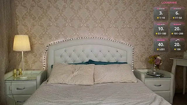 Kaia Sunshine Mia online show from November 27, 2025, 6:37 am