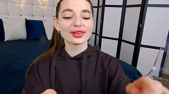 NicoleRosss online show from February 14, 2025, 8:59 pm