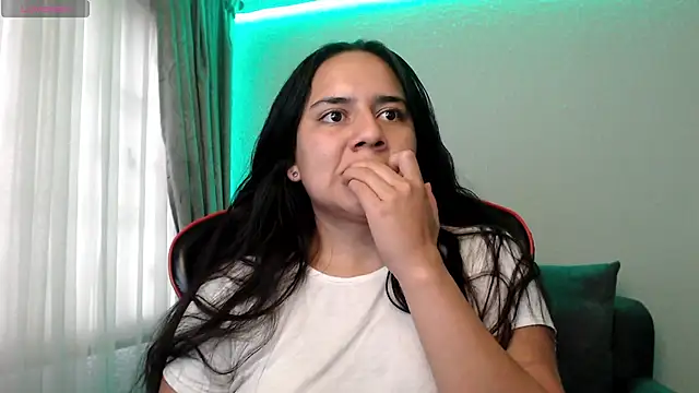 Lexyevans online show from February 8, 2025, 9:04 pm