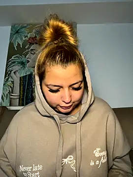 AllysonK online show from October 22, 2025, 4:51 pm