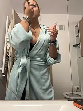 AllysonK online show from November 9, 2025, 3:32 pm