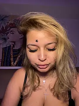 AllysonK online show from November 14, 2025, 5:44 pm