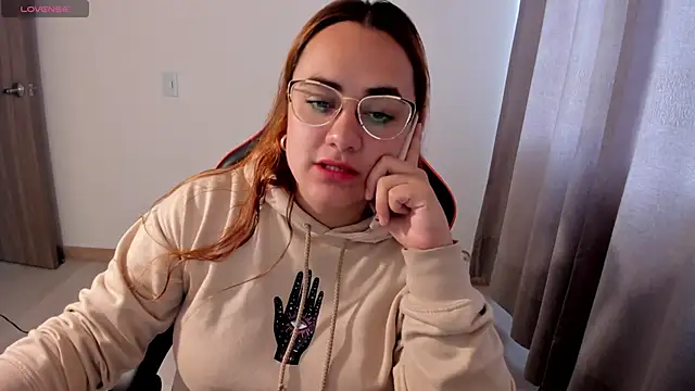 maryluna95 online show from November 25, 2025, 7:25 pm