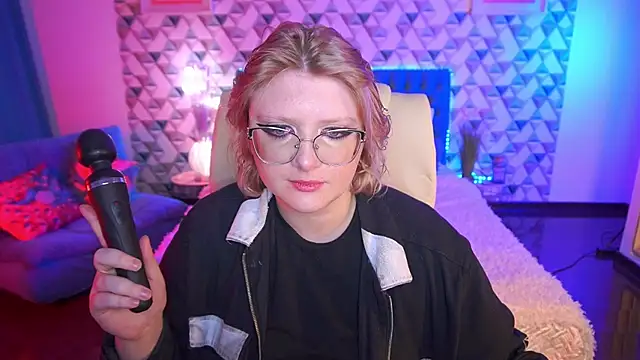 CoolTatis online show from April 24, 2026, 6:05 am