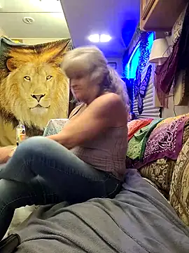 annika lately online show from November 19, 2025, 3:39 am