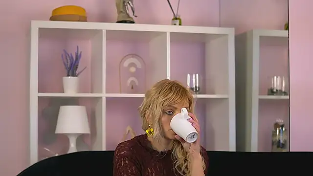 BritneyHudson online show from February 10, 2025, 11:15 am