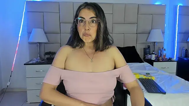 IsisLoveyes  online show from January 2, 2025, 12:23 am