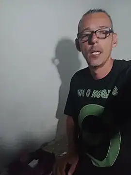 KarameloVzla online show from April 19, 2026, 2:33 am