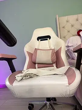 Snapshot of sharon_leone26 chatting on December 14, 2025, 11:59 am sharon leone26 online show from December 14, 2025, 11:59 am