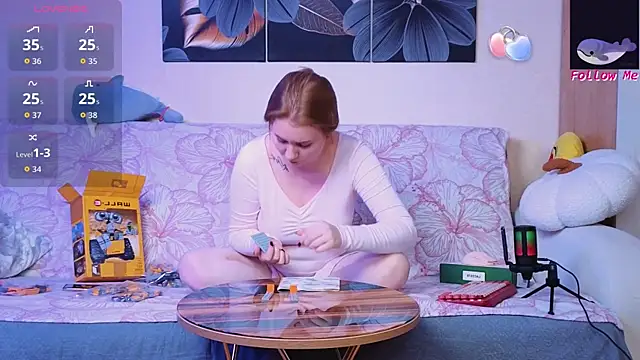 D0nna  online show from September 28, 2025, 7:41 pm