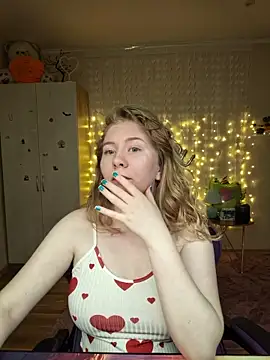 D0nna  online show from March 19, 2026, 10:14 pm