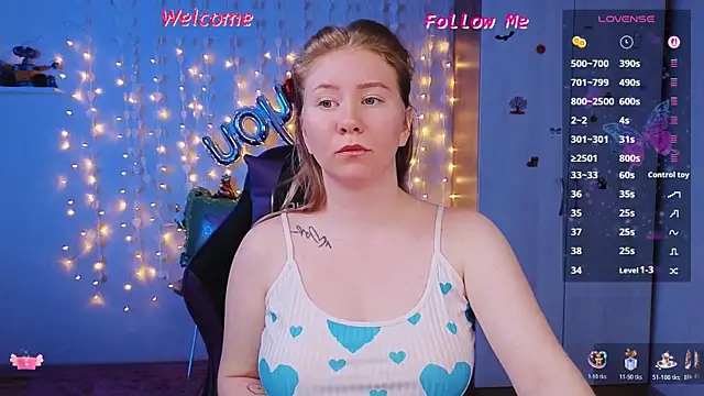 D0nna  online show from April 6, 2026, 9:38 pm