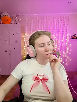 D0nna  online show from April 20, 2026, 11:24 am