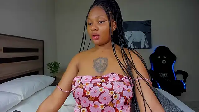 Renee-18 online show from November 14, 2025, 4:55 am