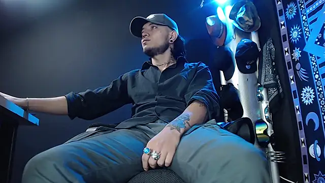 Dicaprioo  online show from February 25, 2025, 7:03 pm