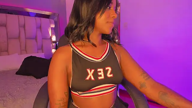 EmilyHaan online show from December 19, 2024, 4:45 am