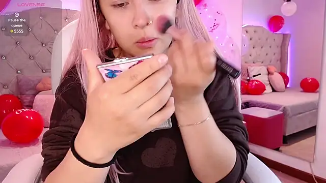 Charlotte Jones   online show from February 15, 2025, 11:28 am