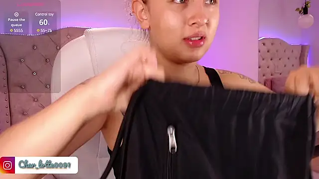 Charlotte Jones   online show from February 20, 2025, 11:09 am