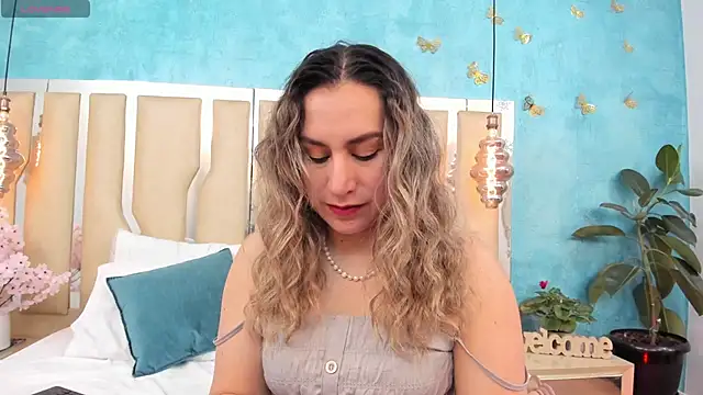 Snapshot of RubbyTaylor chatting on May 6, 2026, 2:33 pm RubbyTaylor online show from May 6, 2026, 2:33 pm