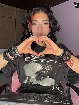 Snapshot of _Gothiccbitch_ chatting on February 4, 2025, 3:22 am Gothiccbitch online show from February 4, 2025, 3:22 am