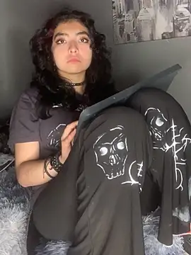 Snapshot of _Gothiccbitch_ chatting on March 20, 2025, 9:15 am Gothiccbitch online show from March 20, 2025, 9:15 am