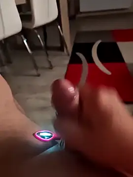 Szeltolo001 online show from April 8, 2026, 10:43 pm