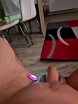 Szeltolo001 online show from April 20, 2026, 1:52 am