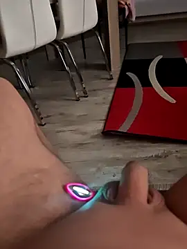 Szeltolo001 online show from April 21, 2026, 1:07 am