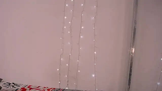 Mia  reys online show from December 29, 2024, 4:40 pm