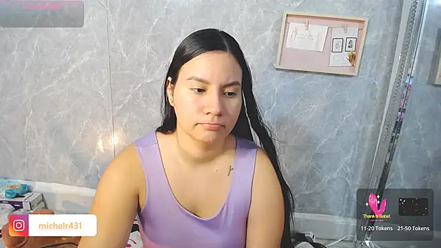 Mia  reys online show from December 19, 2025, 1:29 pm