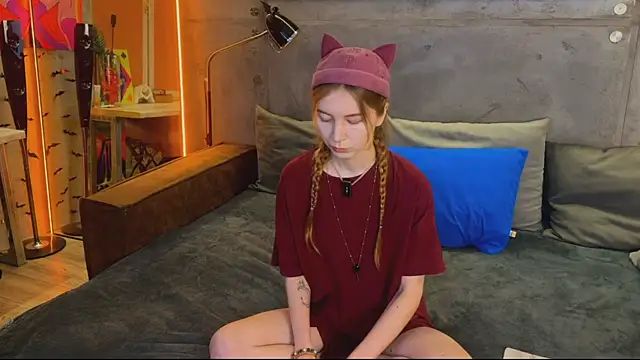 izi-fox online show from October 6, 2025, 4:15 pm