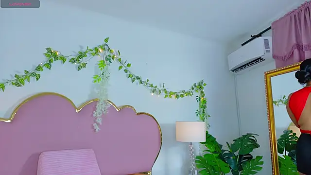 EmmaCrush online show from October 17, 2025, 9:06 pm