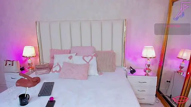 EmmaCrush online show from April 7, 2026, 12:38 pm