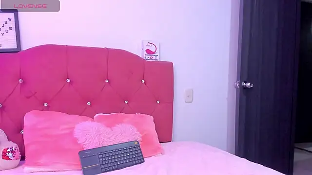 LucianaTomson online show from November 22, 2025, 9:03 pm