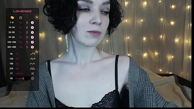 TinaWince online show from December 5, 2024, 4:53 am