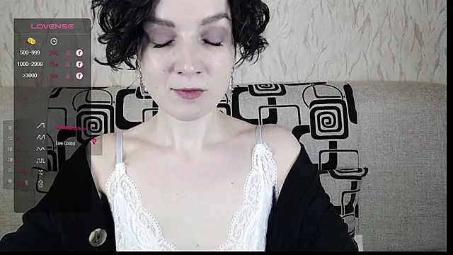 TinaWince online show from February 26, 2025, 5:42 am