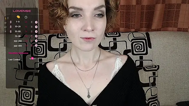 TinaWince online show from November 28, 2025, 4:48 am