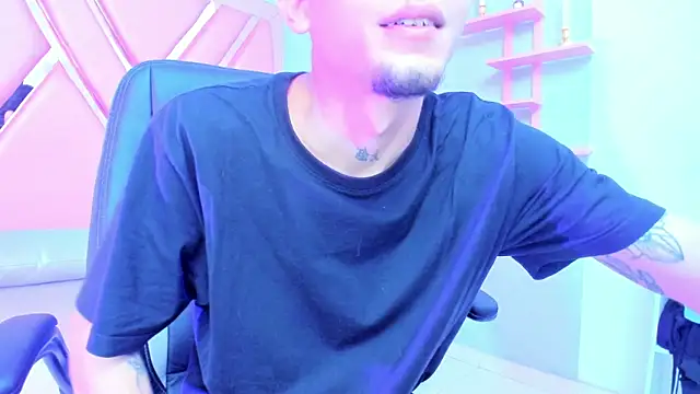 kendalltaylorr online show from February 9, 2025, 3:00 am