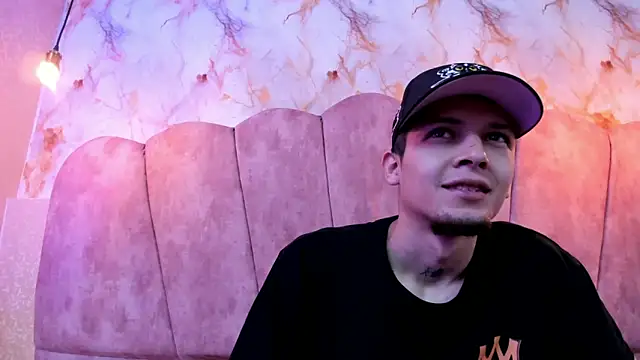 kendalltaylorr online show from October 15, 2025, 12:05 pm