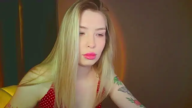 mia raspberrie online show from December 3, 2024, 2:36 am