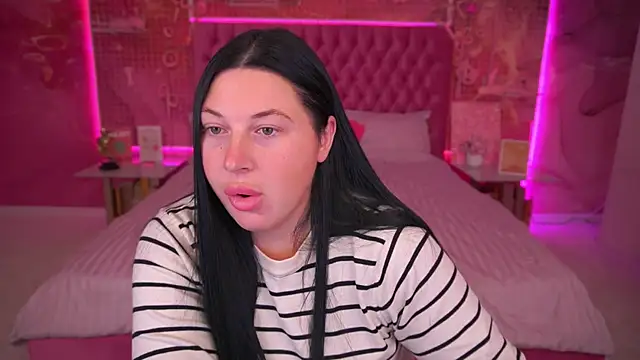 Snapshot of ArianaDarkk chatting on October 18, 2025, 7:47 pm ArianaDarkk online show from October 18, 2025, 7:47 pm