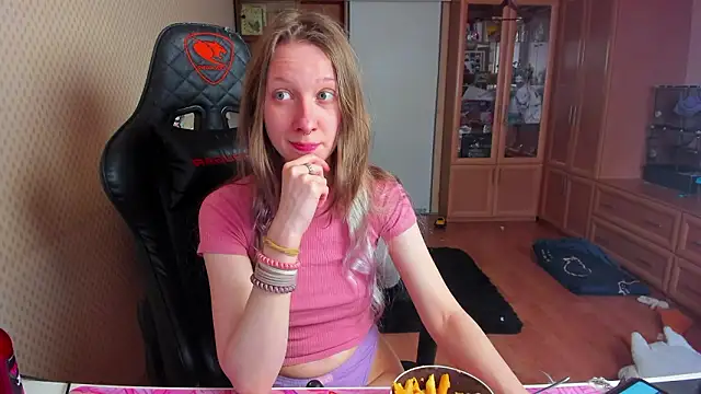 Snapshot of cutieMila chatting on February 10, 2026, 11:03 am cutieMila online show from February 10, 2026, 11:03 am