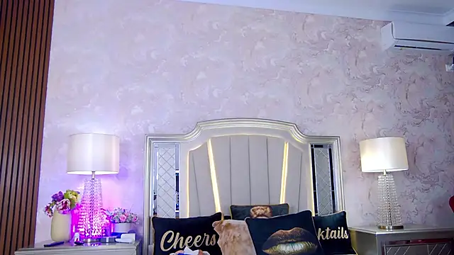 Issadorra online show from September 27, 2025, 5:45 am