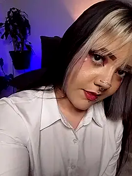 Charlotte Myers online show from November 10, 2025, 11:04 pm