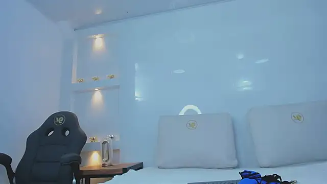 Dalia-Prada online show from March 23, 2026, 3:54 am