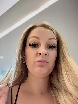 Teya moon  online show from December 11, 2024, 11:51 am