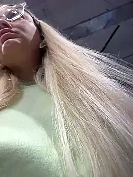 Teya moon  online show from February 13, 2025, 10:34 am